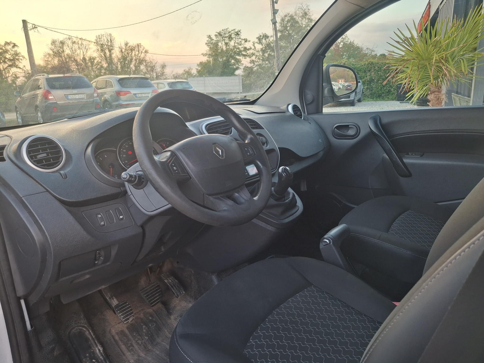Renault Kangoo Express 1,5 dCi 66 kW Schaltgetriebe Baujahr 2016, Ungarn — Foto 9 von 12
