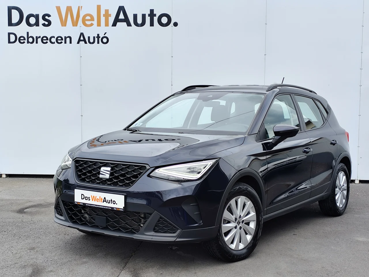 SEAT Arona 1,0 TSI 81 kW DSG Baujahr 2023, Aszfalt kék metál, 33.951 km, Ungarn — Foto 1