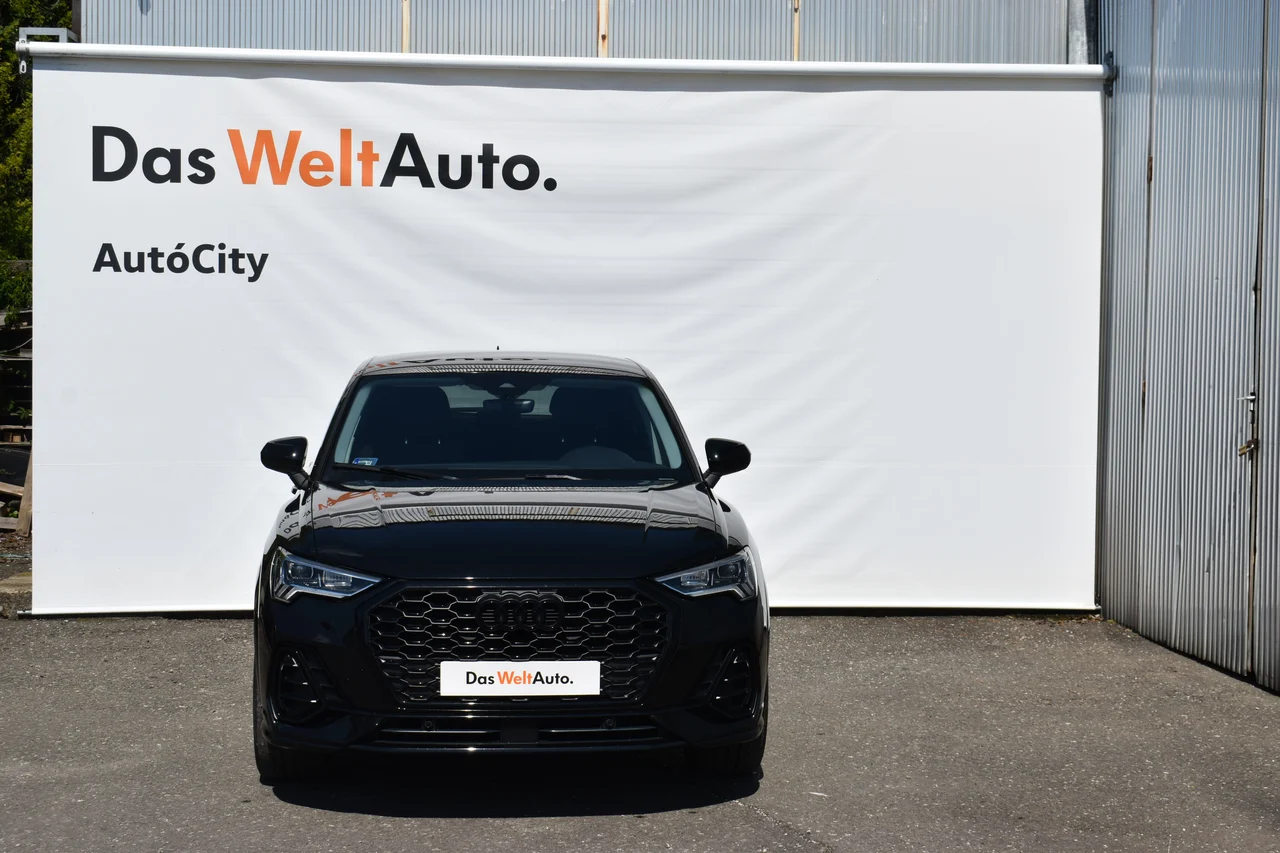 Audi Q3 2,0 110 kW TDI Automatik Baujahr 2023, Mítoszfekete metál, 24.220 km, Ungarn — Foto 1 | AMOTOR Audi Q3 2,0 110 kW TDI Automatik Baujahr 2023, Mítoszfekete metál, 24.220 km, Ungarn — Foto 1