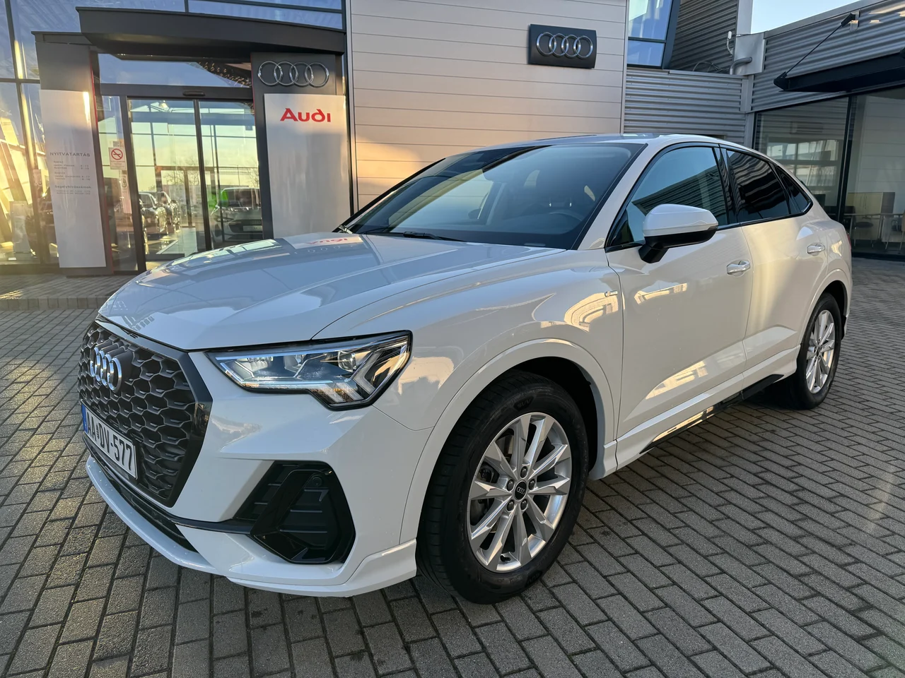 Audi Q3 1,5 110 kW TFSI Automatik Baujahr 2022, Gleccserfehér metál, 40.250 km, Ungarn — Foto 1 | AMOTOR Audi Q3 1,5 110 kW TFSI Automatik Baujahr 2022, Gleccserfehér metál, 40.250 km, Ungarn — Foto 1
