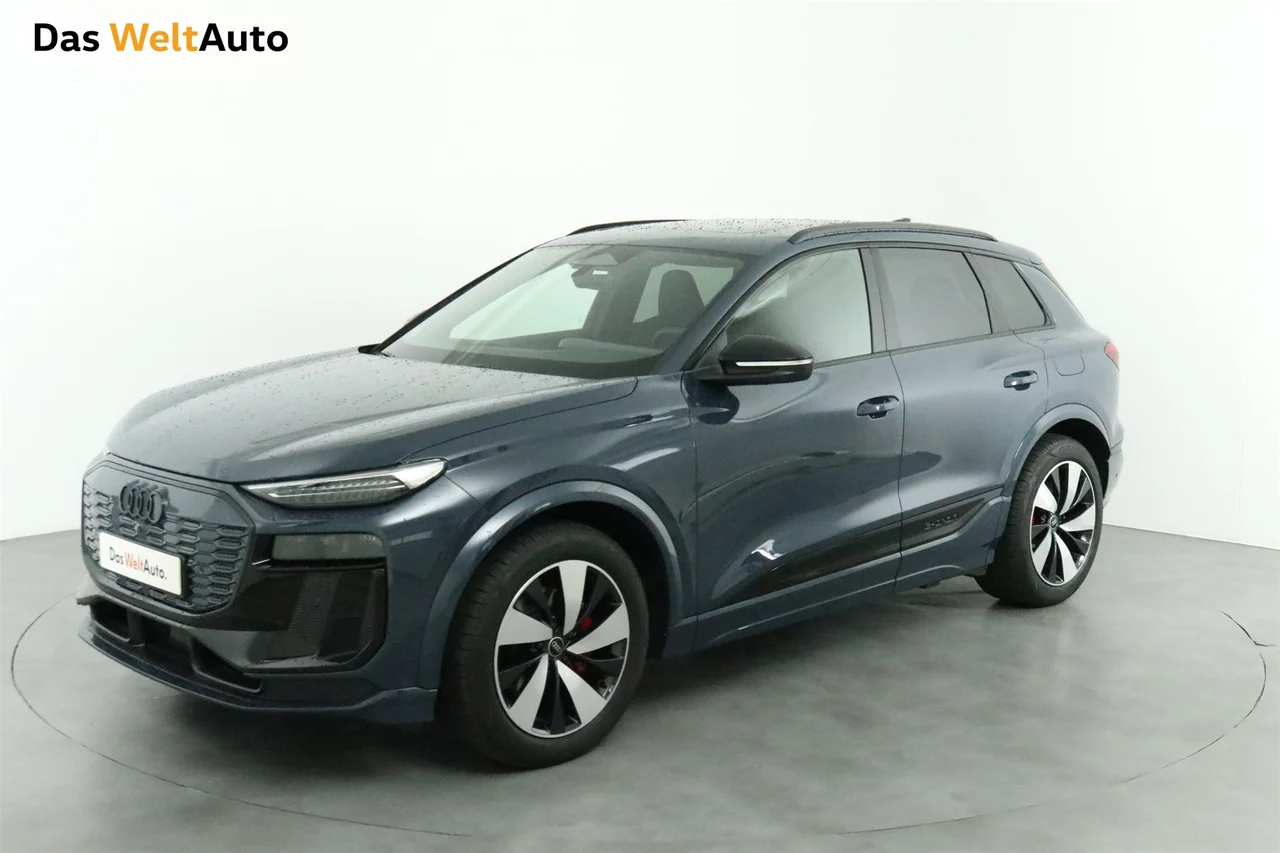 Audi Q6 4x4 120 kW Automatik Baujahr 2025, Plazmakék metál, 14.524 km, Ungarn — Foto 1 | AMOTOR Audi Q6 4x4 120 kW Automatik Baujahr 2025, Plazmakék metál, 14.524 km, Ungarn — Foto 1