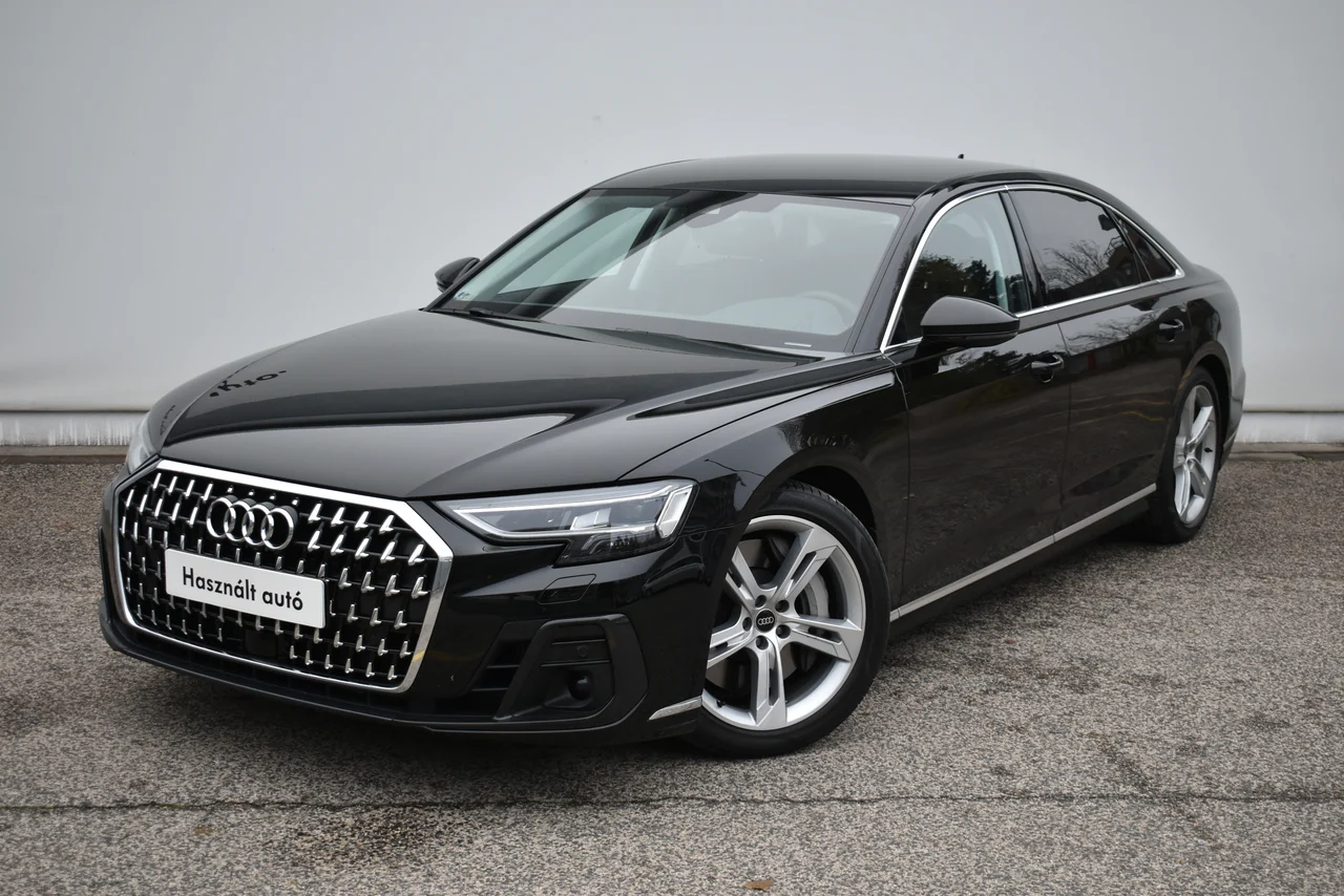 Audi A8 4x4 4,0 338 kW TFSI tiptronic Baujahr 2024, Brillantfekete, 2.580 km, Ungarn — Foto 1