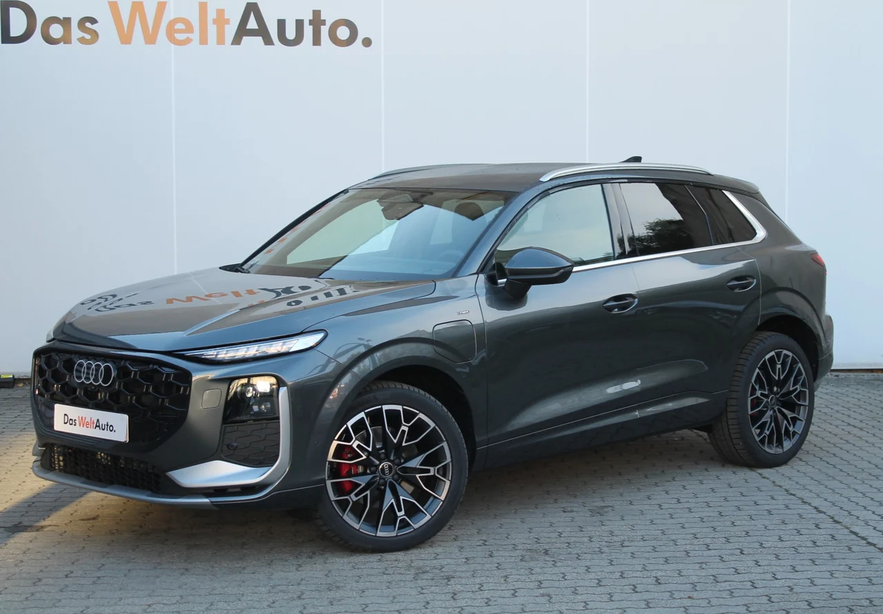 Audi Q3 1,5 130 kW 200 Automatik Baujahr 2025, Daytona-szürke gyöngyház, 15.843 km, Ungarn — Foto 1