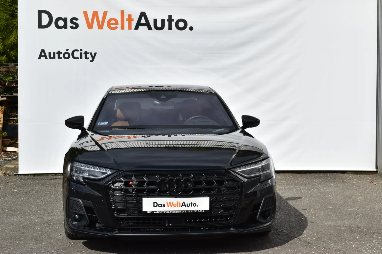 Audi S8 4x4 4,0 420 kW TFSI tiptronic Baujahr 2023, Vezúv-szürke metál, 71.038 km, Ungarn — Foto 1