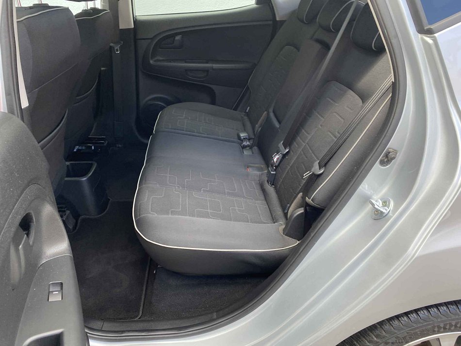Kia Venga 1,4 66 kW 1.4i Baujahr 2016, 37.970 km, Tschechien — Foto 10 von 18