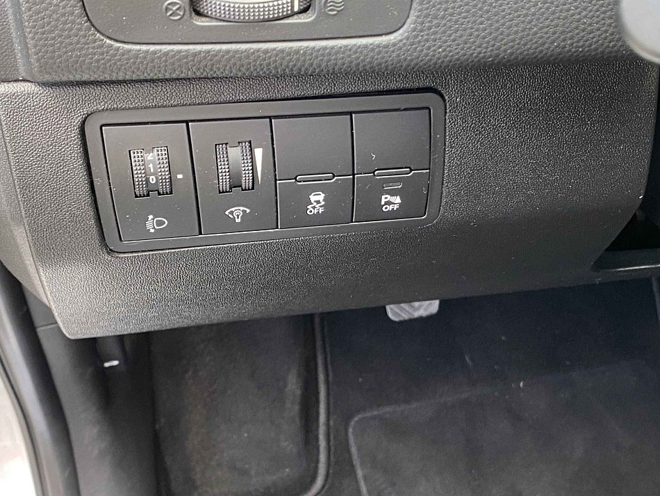 Kia Venga 1,4 66 kW 1.4i Baujahr 2016, 37.970 km, Tschechien — Foto 13 von 18