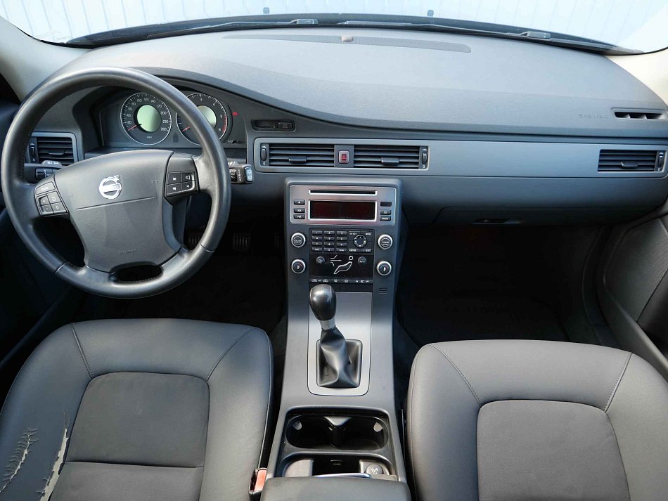 Volvo v70 136 kW 2.4 D Schaltgetriebe Baujahr 2008, 332.220 km, Tschechien — Foto 8 von 14