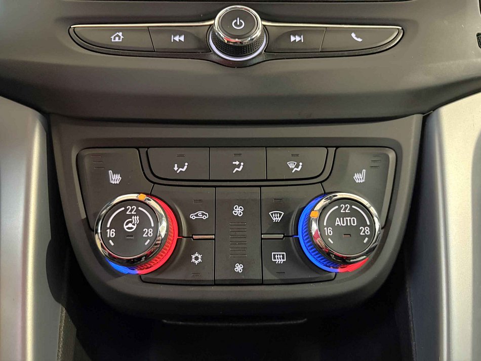 Opel Zafira T Active 103 kW 1.4 Baujahr 2016, 137.721 km, Tschechien — Foto 13 von 14