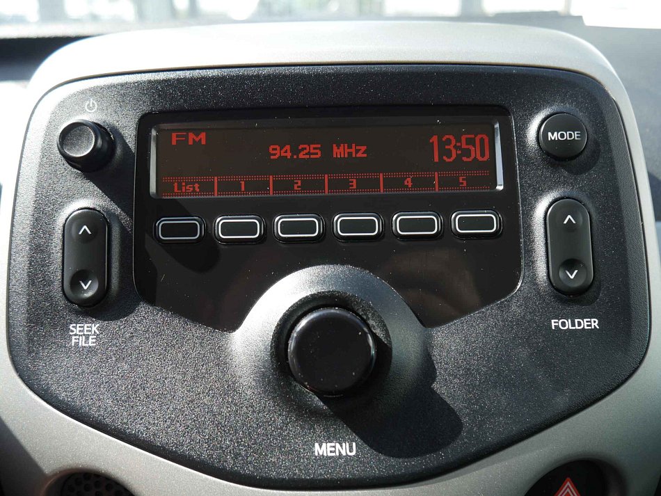 Citroen c1 1,2 60 kW 1.2i Schaltgetriebe Baujahr 2017, 131.109 km, Tschechien — Foto 13 von 16