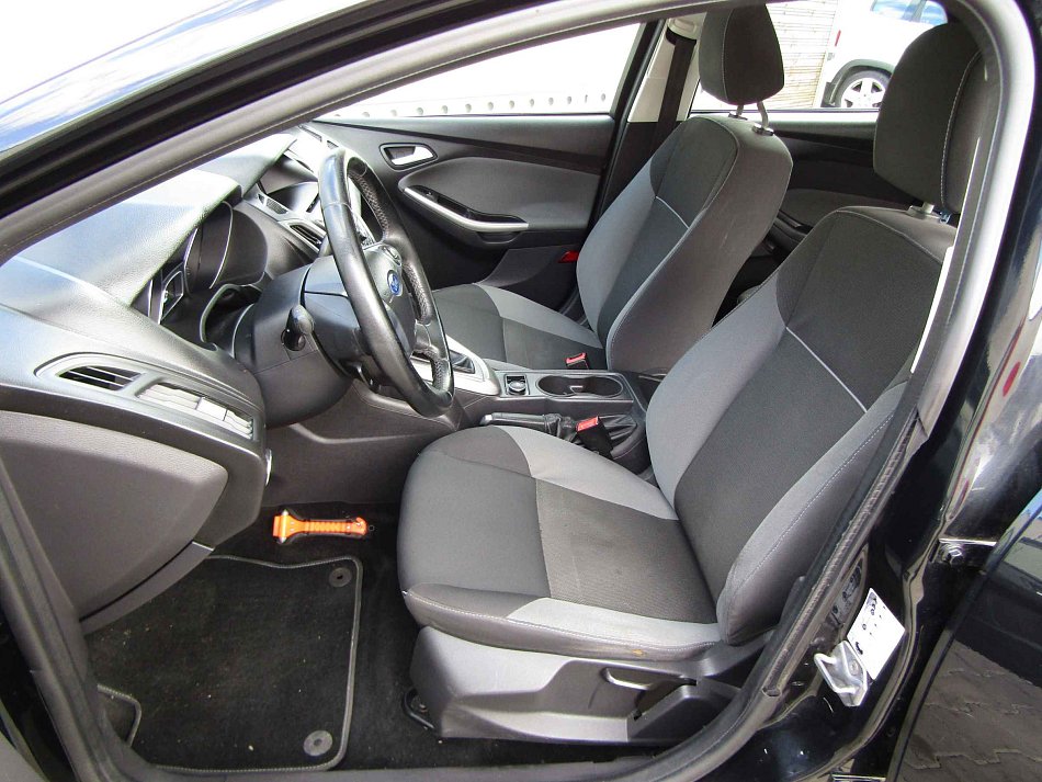Ford Focus 1,6 TD 77 kW Schaltgetriebe Baujahr 2012, 220.410 km, Tschechien — Foto 9 von 20