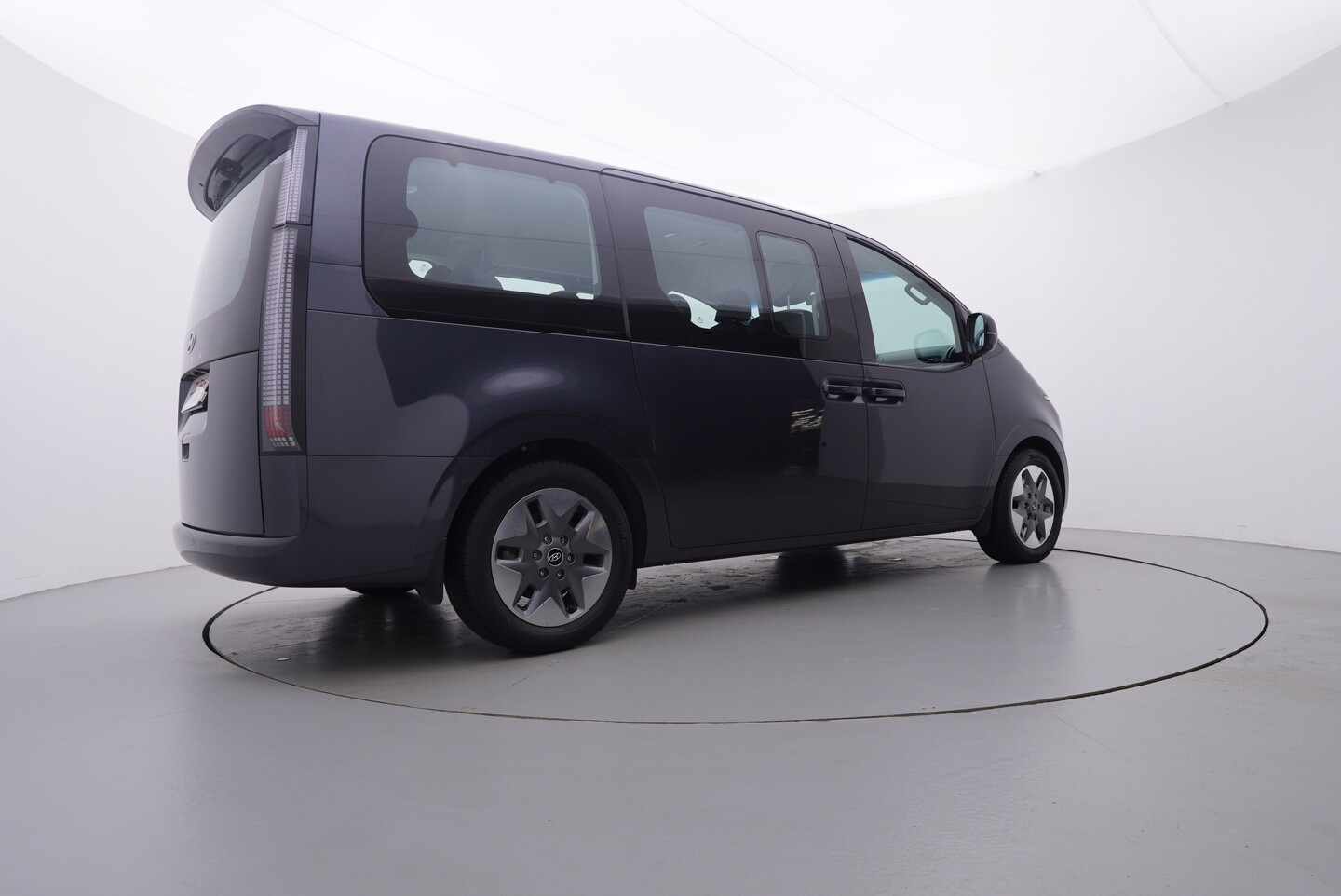 Hyundai Staria 2,2 CRDi 130 kW Automatik Baujahr 2023, 42.169 km, Tschechien — Foto 15 von 60