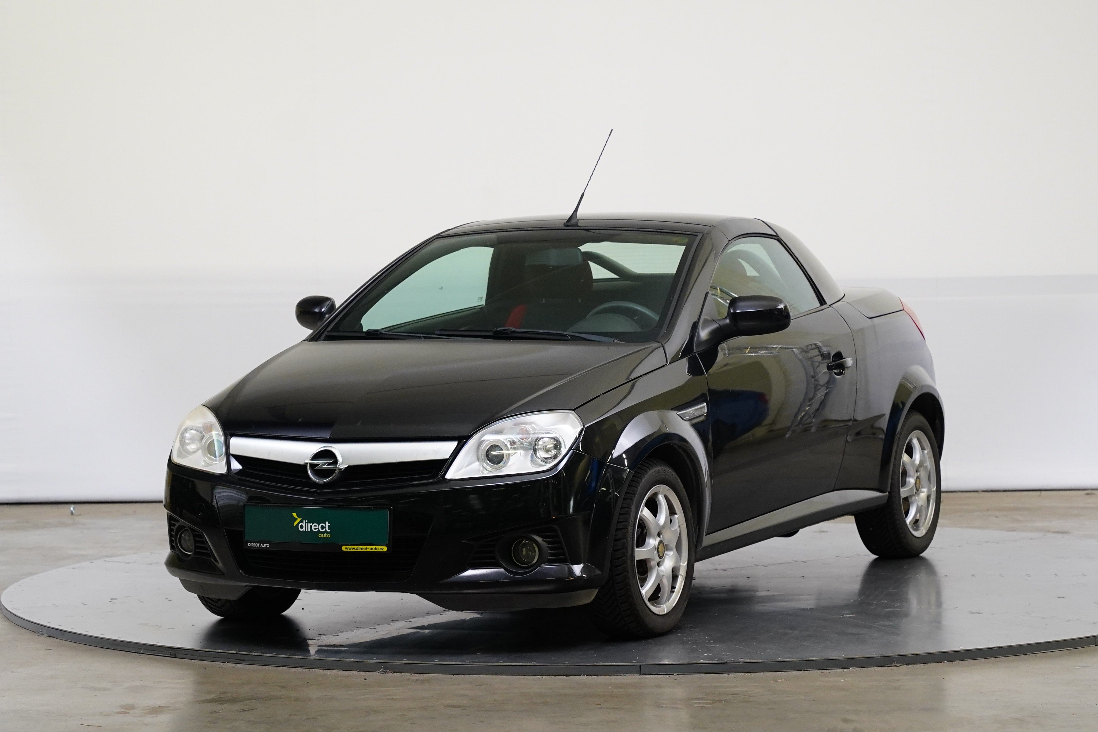 Opel Tigra 1,4 66 kW, Tschechien — Foto 1