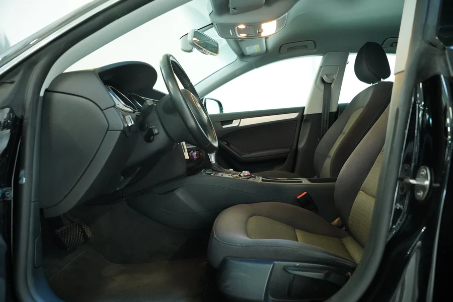 Audi a5 quattro 2,0 TDI 140kW Automatik, Tschechien — Foto 12 von 27