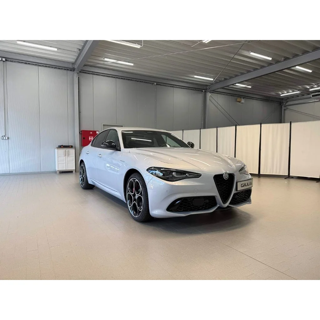 Alfa Romeo Giulia Veloce 2,1 JTD 154 kW 2.2 Automatik Baujahr 2026, 500 km, Tschechien — Foto 6 von 29