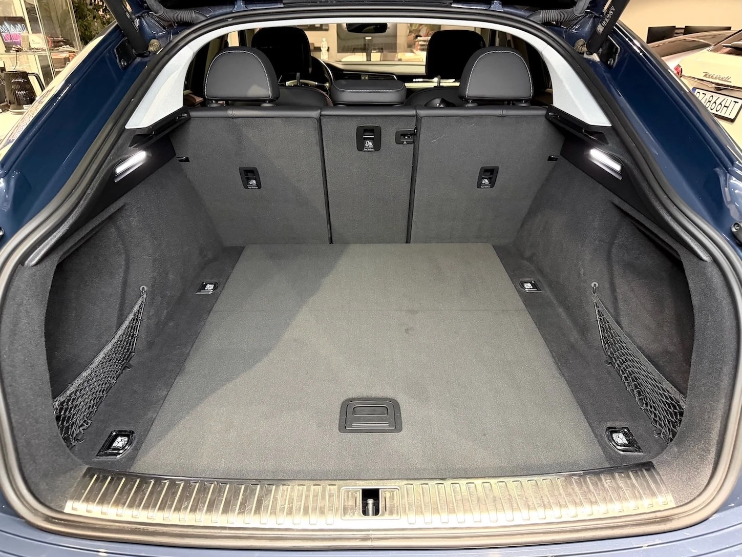 Audi E Tron quattro 6,2 Automatik, modrá, 41.678 km, Polen — Foto 15 von 40