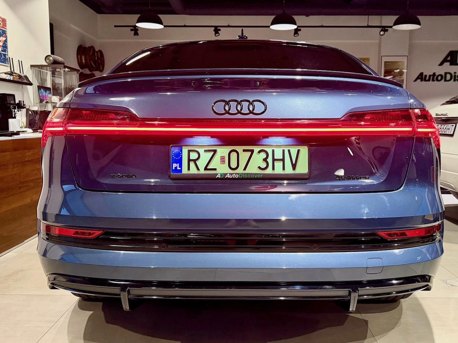 Audi E Tron quattro 6,2 Automatik, modrá, 41.678 km, Polen — Foto 8 von 40
