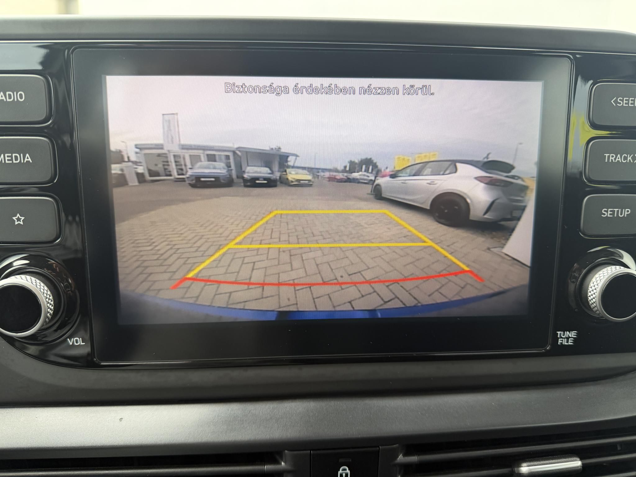 Hyundai i20 1,2 MPI 62 kW Schaltgetriebe Baujahr 2023, 61.159 km, Ungarn — Foto 12 von 12