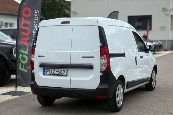 Dacia Duster 1,5 TCe 66 kW Schaltgetriebe Baujahr 2018, 139.000 km, Ungarn — Foto 5 von 17