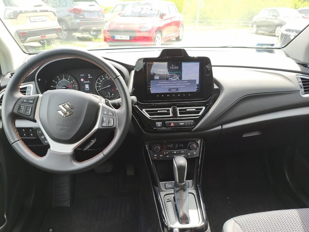 Suzuki S-cross 1,4 81 kW Automatik Baujahr 2026, schwarz, Ungarn — Foto 5 von 6