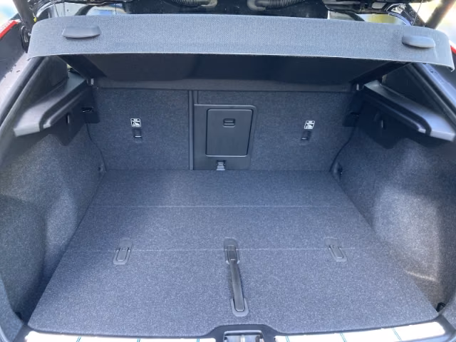 Volvo c40 170 kW Automatik Baujahr 2026, 9.900 km, Deutschland — Foto 9 von 18
