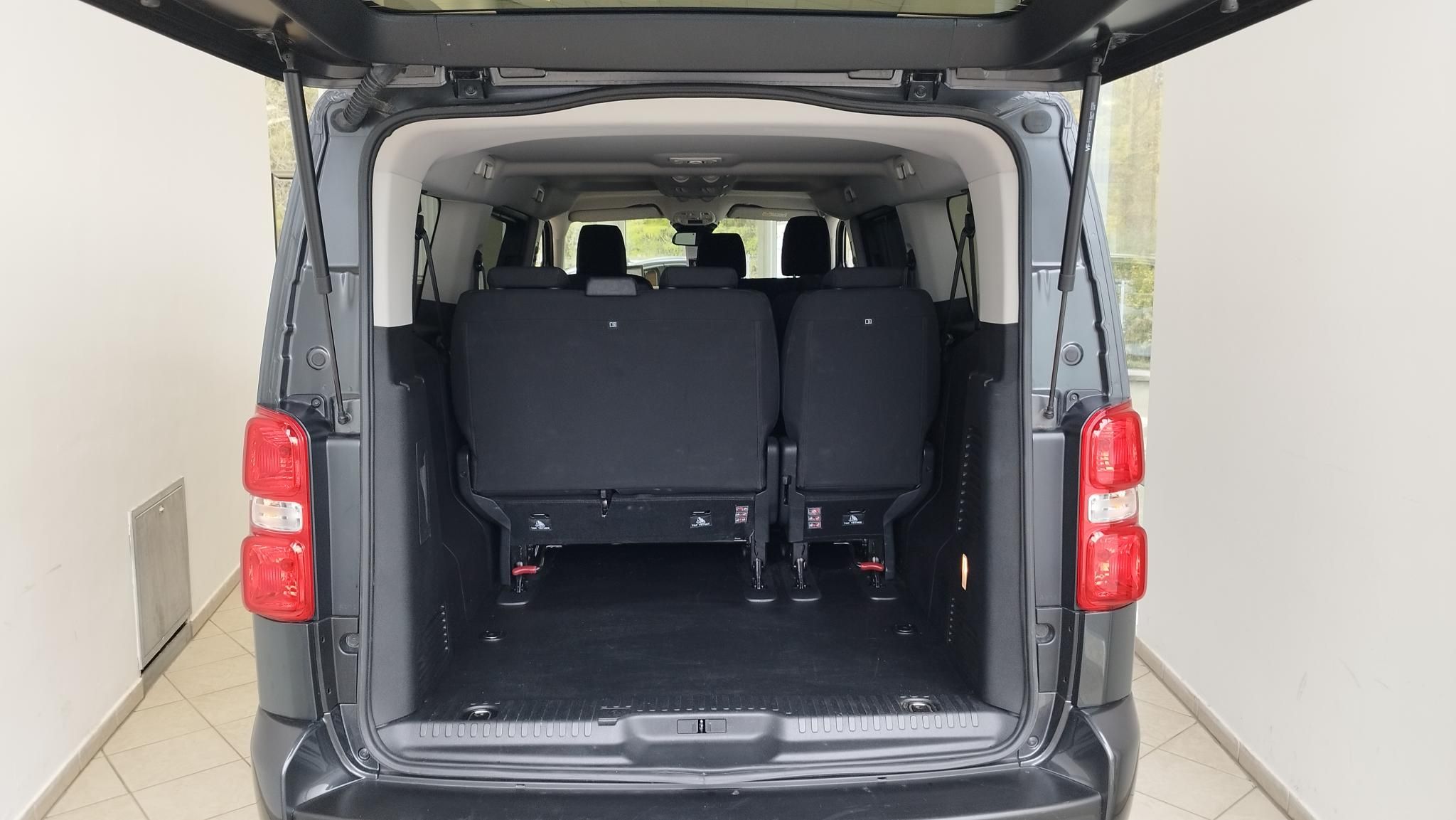 Toyota Proace D-4D 130 kW 2.0 D Automatik Baujahr 2026, 16.724 km, Ungarn — Foto 10 von 13