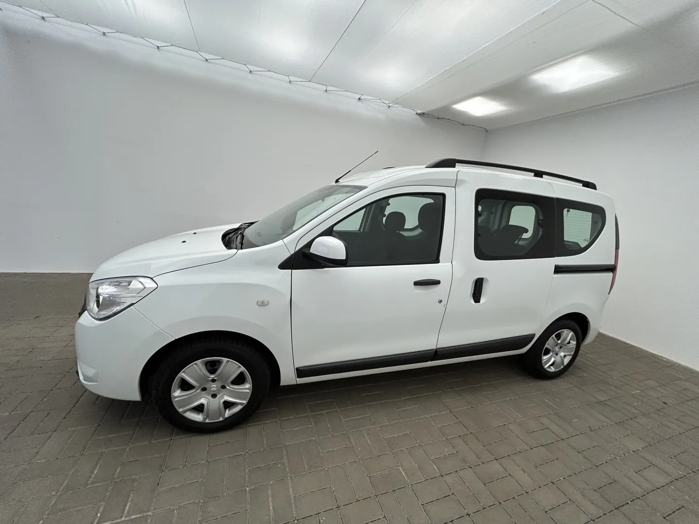 Dacia Dokker Arctica 75 kW 1.6 TCe Schaltgetriebe Baujahr 2018, 105.945 km, Tschechien — Foto 3 von 37