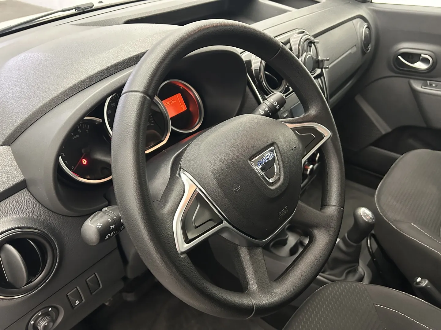 Dacia Dokker Arctica 75 kW 1.6 TCe Schaltgetriebe Baujahr 2018, 105.945 km, Tschechien — Foto 9 von 37