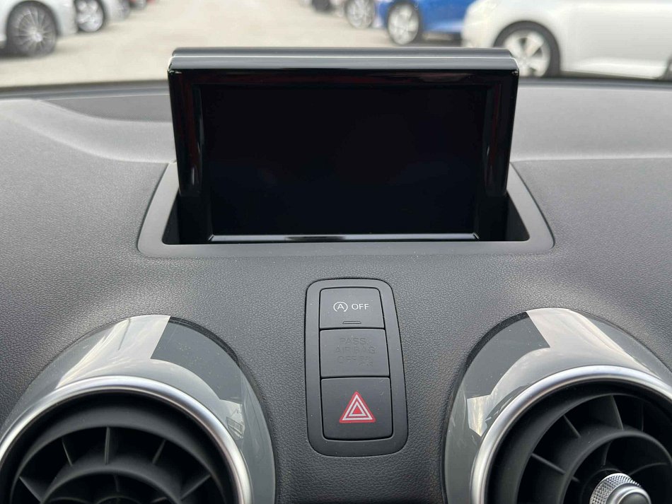 Audi a1 70 kW 1.0 TFSi Schaltgetriebe Baujahr 2016, 101.782 km, Tschechien — Foto 13 von 16