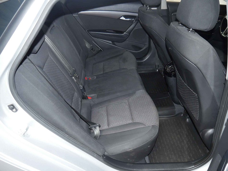Hyundai i40 85 kW 1.7CRDi Schaltgetriebe Baujahr 2013, 211.430 km, Tschechien — Foto 11 von 22