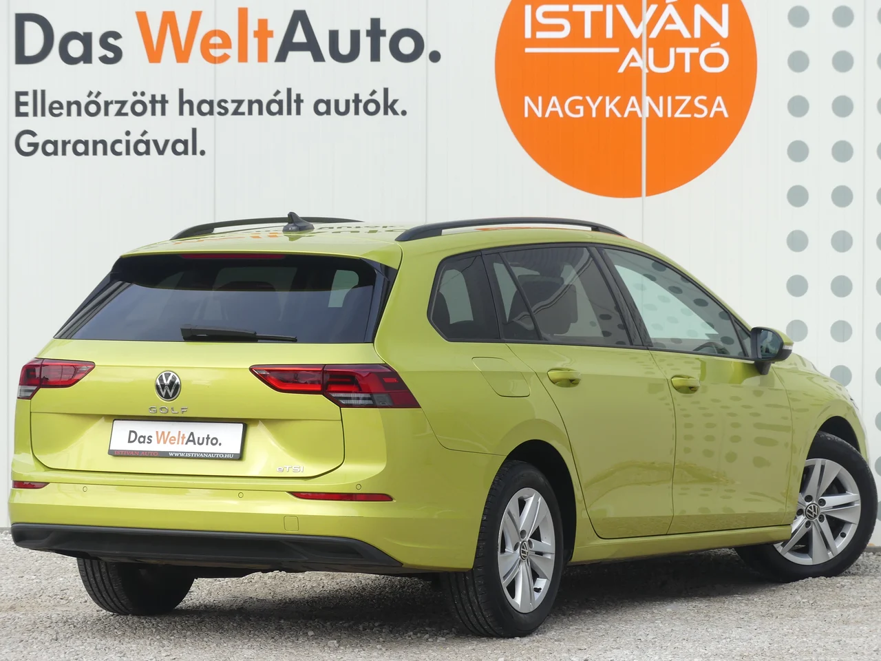 Volkswagen Golf 1,0 81 kW DSG Baujahr 2021, Lime-sárga metál, 118.549 km, Ungarn — Foto 3 von 15