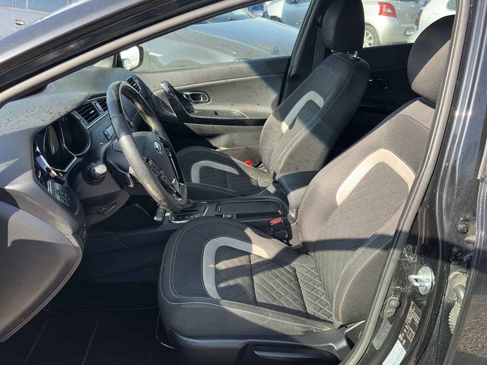 Kia Ceed 100 kW 1.6 CRDi Automatik Baujahr 2019, 103.926 km, Tschechien — Foto 9 von 22