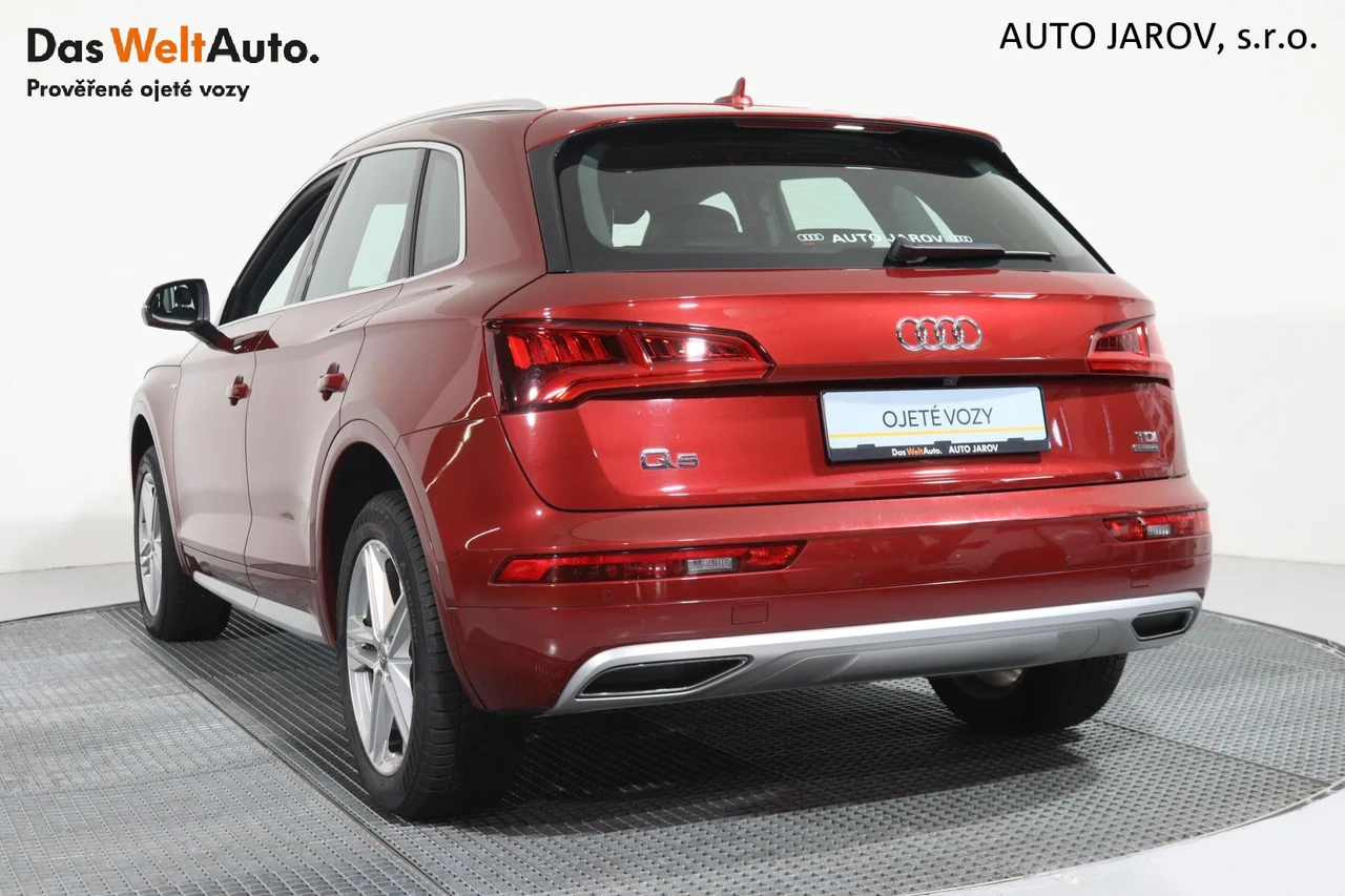 Audi Q5 quattro 2,0 TDI 140 kW Automatik Baujahr 2018, červená - metalická, 184.244 km, Tschechien — Foto 9 von 24
