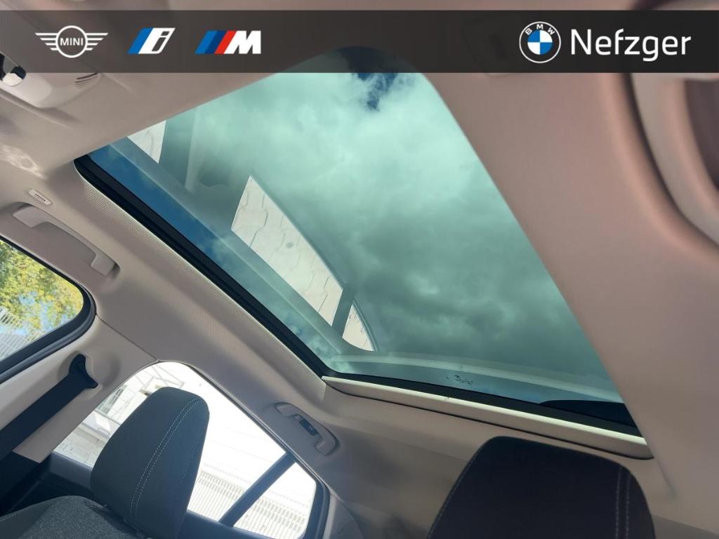 BMW iX2 Automatik Baujahr 2025, 1.500 km, Deutschland — Foto 16 von 29