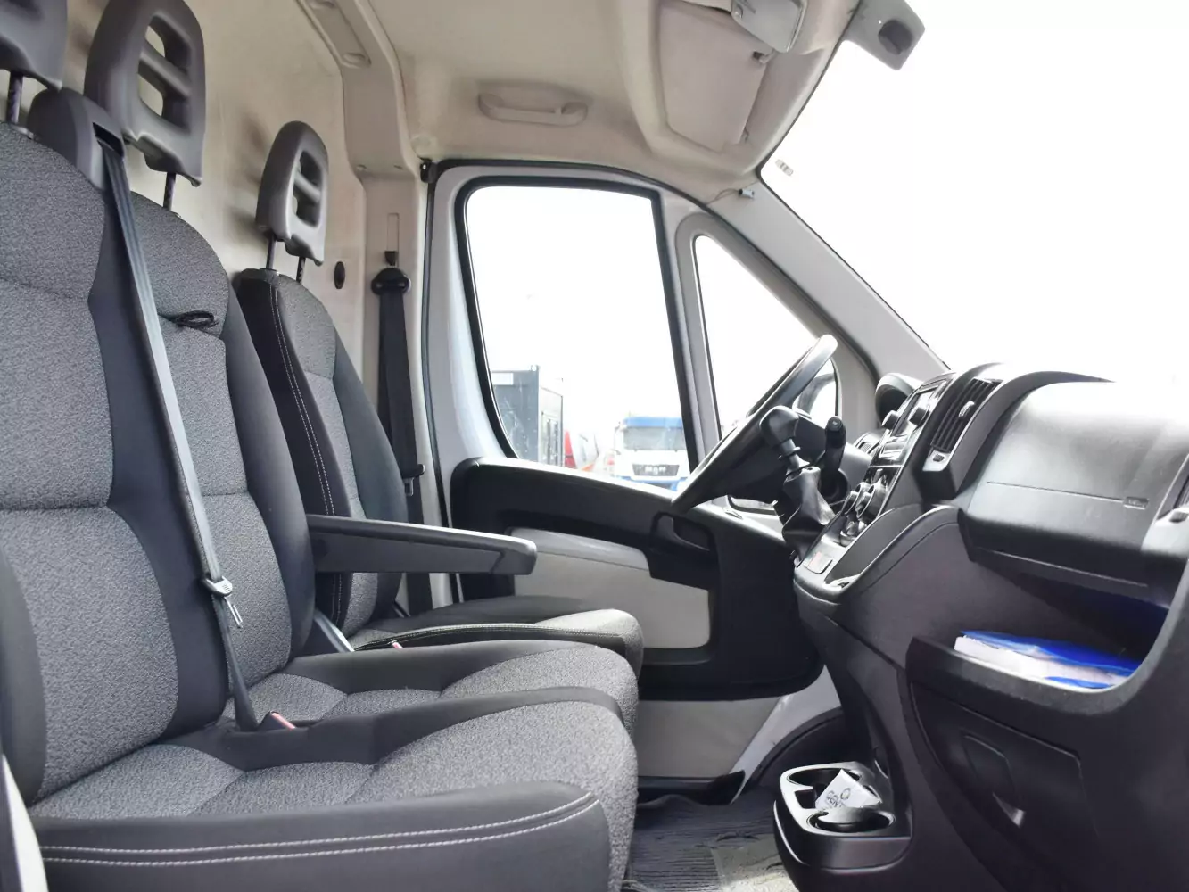 Fiat Ducato Baujahr 2016, 144.000 km, Import Auf Lager in der EU — Foto 8 von 14