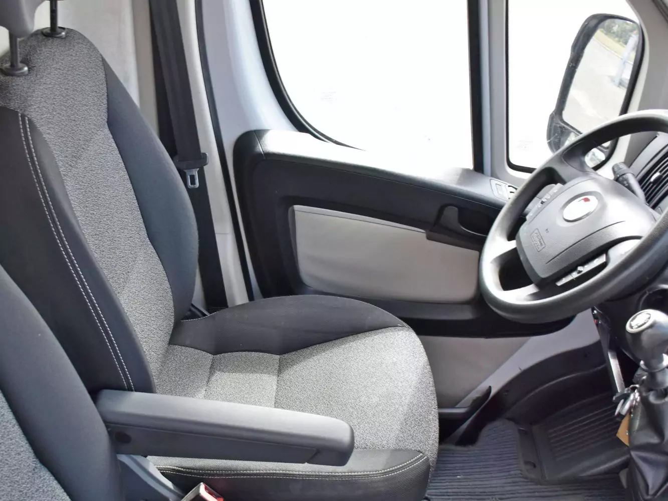 Fiat Ducato Baujahr 2016, 144.000 km, Import Auf Lager in der EU — Foto 9 von 14