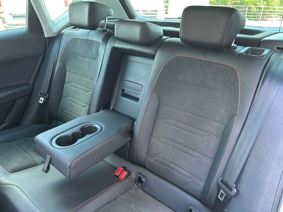 Seat Ateca 4x4 2,0 140 kW Automatik Baujahr 2022, weiß, 64.589 km, Polen — Foto 11 von 40