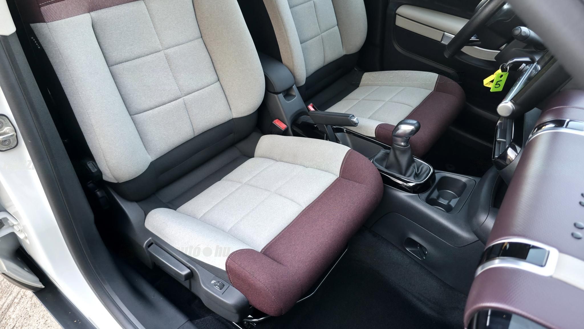 Citroen C4 Cactus 1,2 81 kW Schaltgetriebe Baujahr 2018, weiß, 62.200 km, Ungarn — Foto 11 von 12