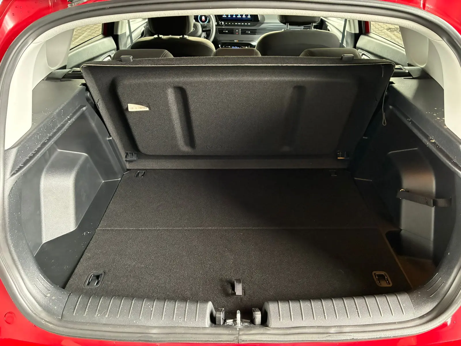Hyundai Bayon 58 kW 1.2 MPI Schaltgetriebe Baujahr 2025, rot, 15 km, Deutschland — Foto 8 von 25