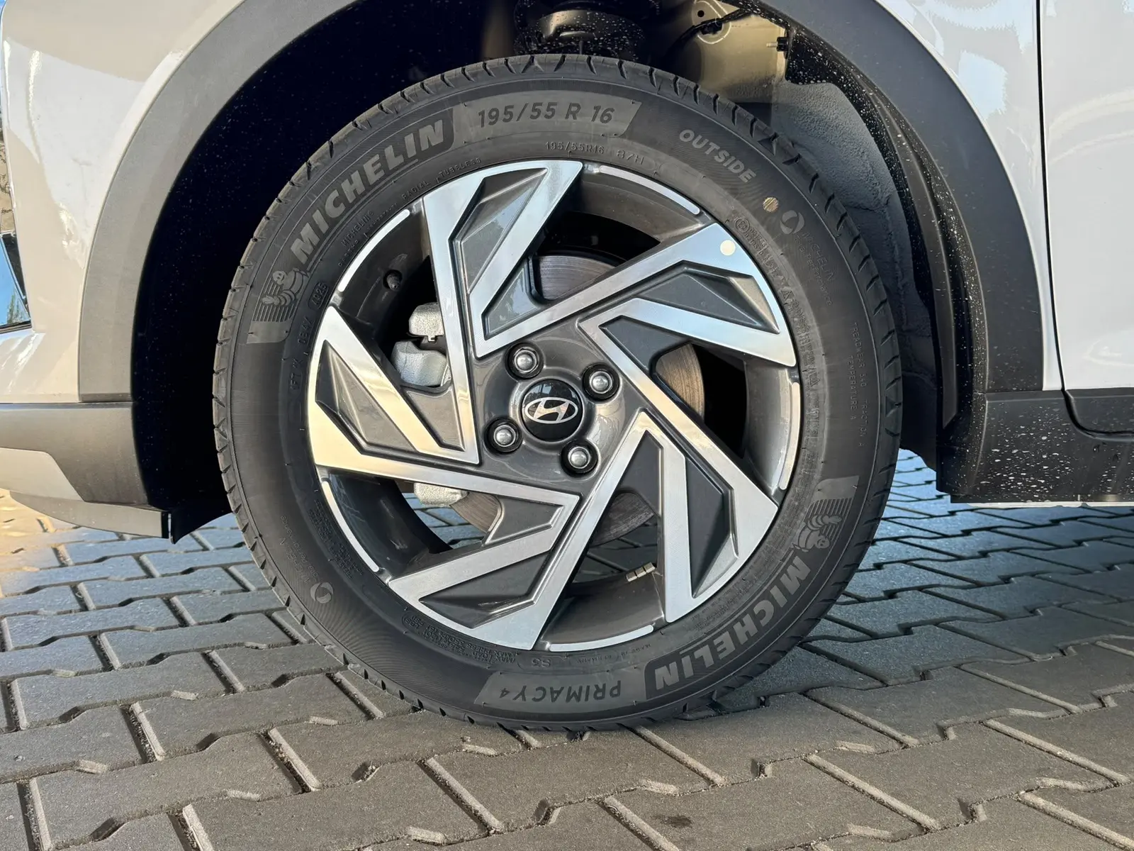 Hyundai Bayon 66 kW 1.0 T-GDI DCT Baujahr 2026, weiß, 15 km, Deutschland — Foto 11 von 26