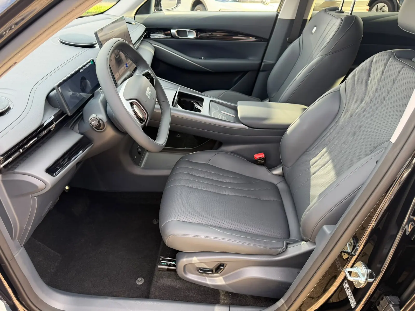 Geely E5 160 kW Automatik, grau, 99 km, Deutschland — Foto 12 von 28
