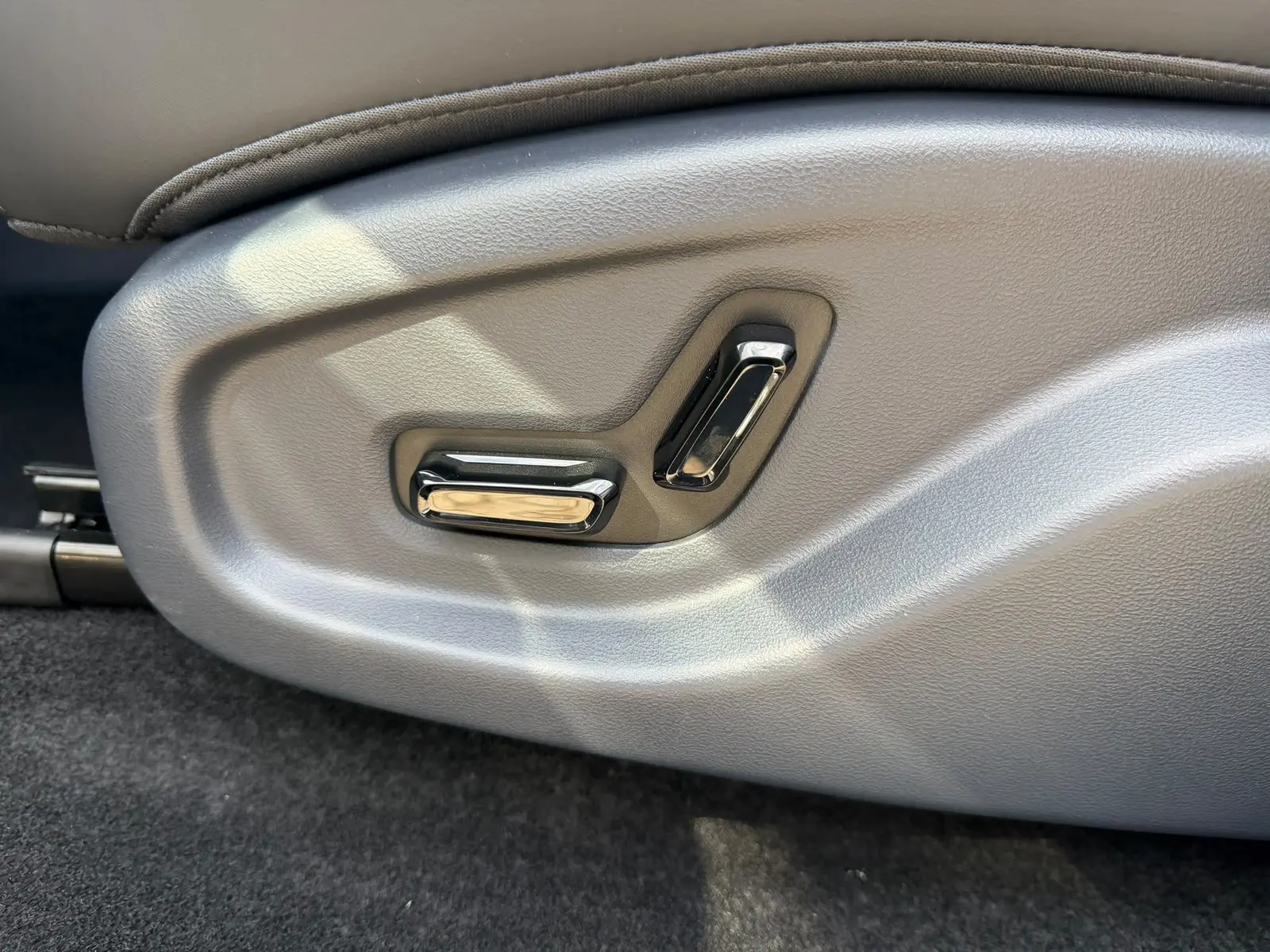 Geely E5 160 kW Automatik, schwarz, 99 km, Deutschland — Foto 14 von 27