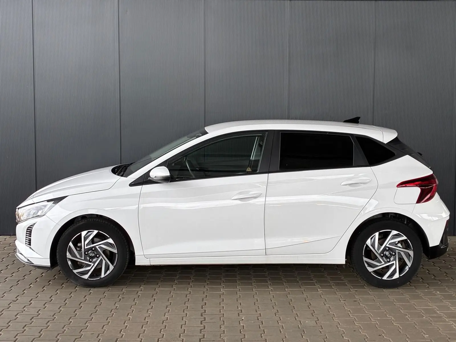 Hyundai I20 74 kW 1.0 T-GDI Automatik Baujahr 2025, weiß, 15.959 km, Deutschland — Foto 3 von 33