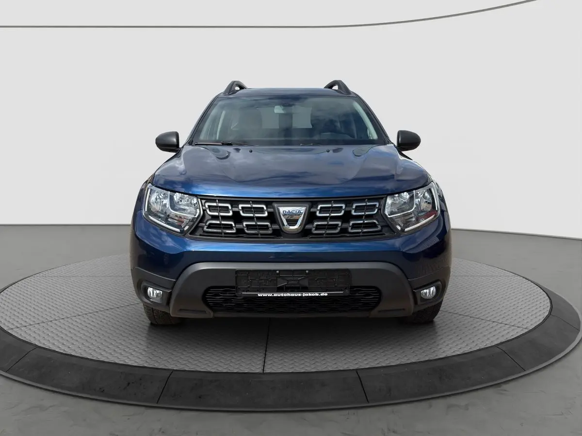 Dacia Duster 4x4 92 kW 1.2 TCE Schaltgetriebe Baujahr 2018, blau, 82.223 km, Deutschland — Foto 2 von 40