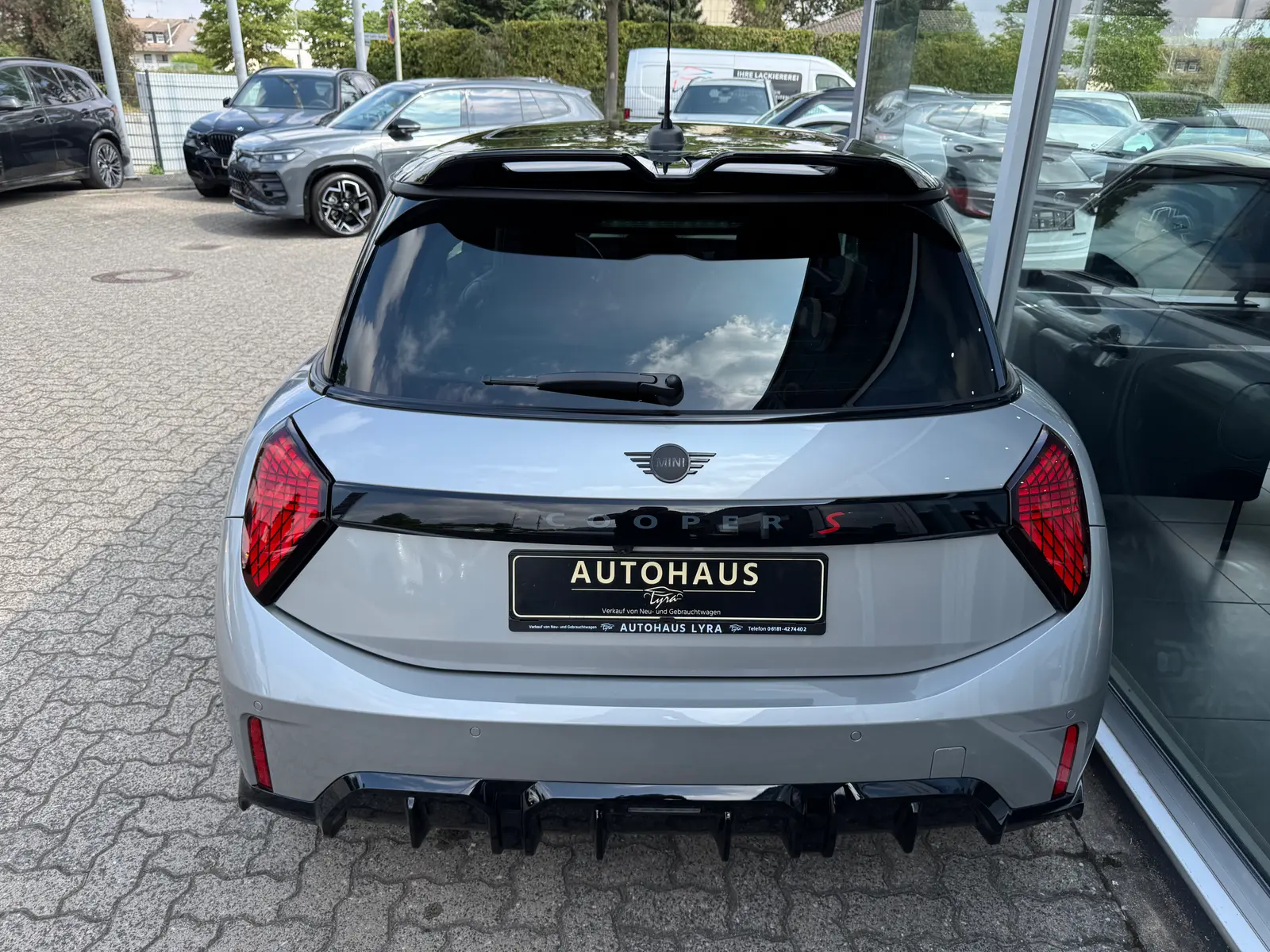 MINI Cooper S 2,0 150 kW Automatik Baujahr 2026, silber, 8.507 km, Deutschland — Foto 7 von 19
