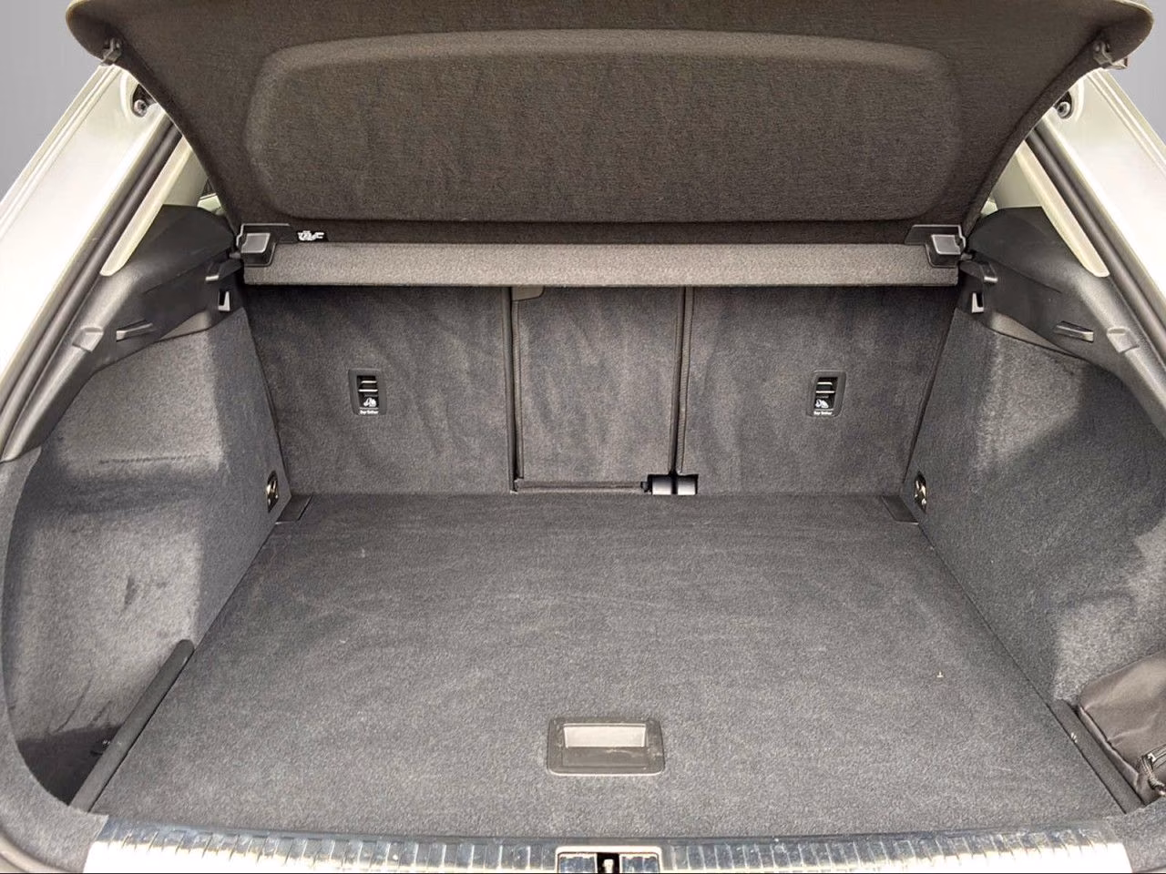 Audi Q3 1,5 TFSI 110 kW Automatik Baujahr 2025, 4.530 km, Deutschland — Foto 14 von 21