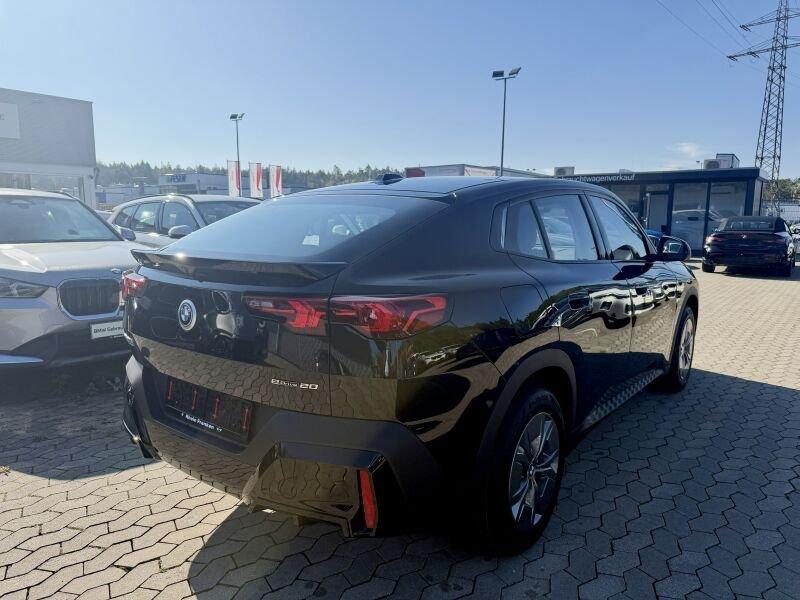 BMW iX2 Automatik, 5.000 km, Deutschland — Foto 6 von 15