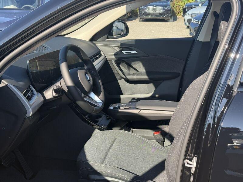 BMW iX2 Automatik, 5.000 km, Deutschland — Foto 8 von 15