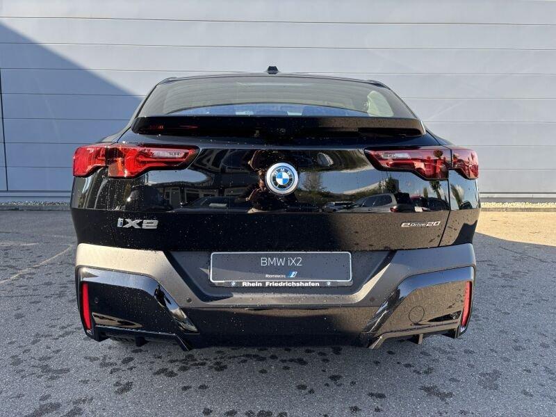 BMW iX2 Automatik, 5.000 km, Deutschland — Foto 7 von 18