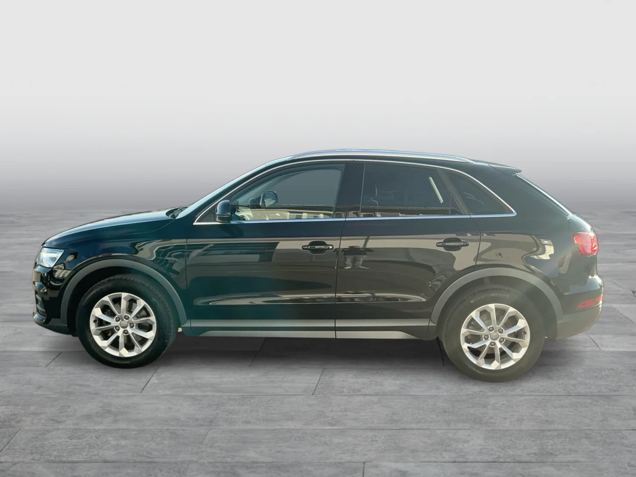 Audi Q3 1,4 TFSI 110 kW Automatik Baujahr 2015, A2 Brillantschwarz, 88.355 km, Österreich — Foto 2 von 23