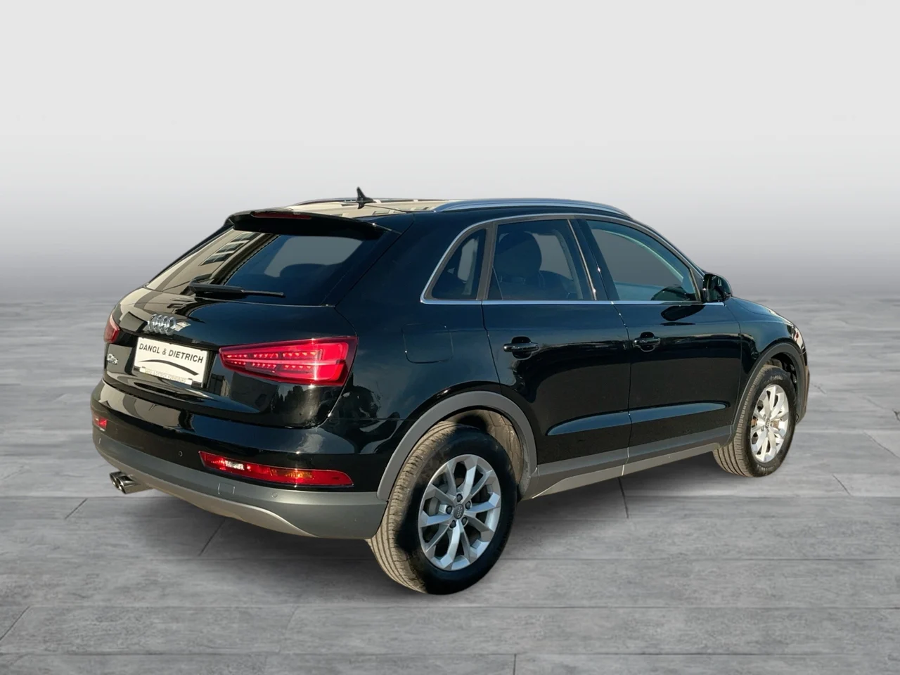 Audi Q3 1,4 TFSI 110 kW Automatik Baujahr 2015, A2 Brillantschwarz, 88.355 km, Österreich — Foto 5 von 23